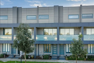 Craigieburn 3房 步行至购物中心 水上乐园 公园 学校 公交 明亮开放式起居 现代厨房石台面 两卧带空调 吸尘系统 便捷生活首选 Live at the Centre of Everything!
