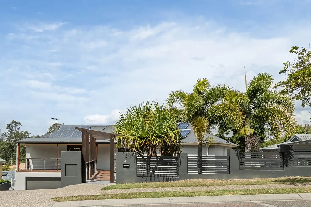 Arana Hills 5Kwarto Elevated Family Living with Exceptional Dual-Living Flexibility