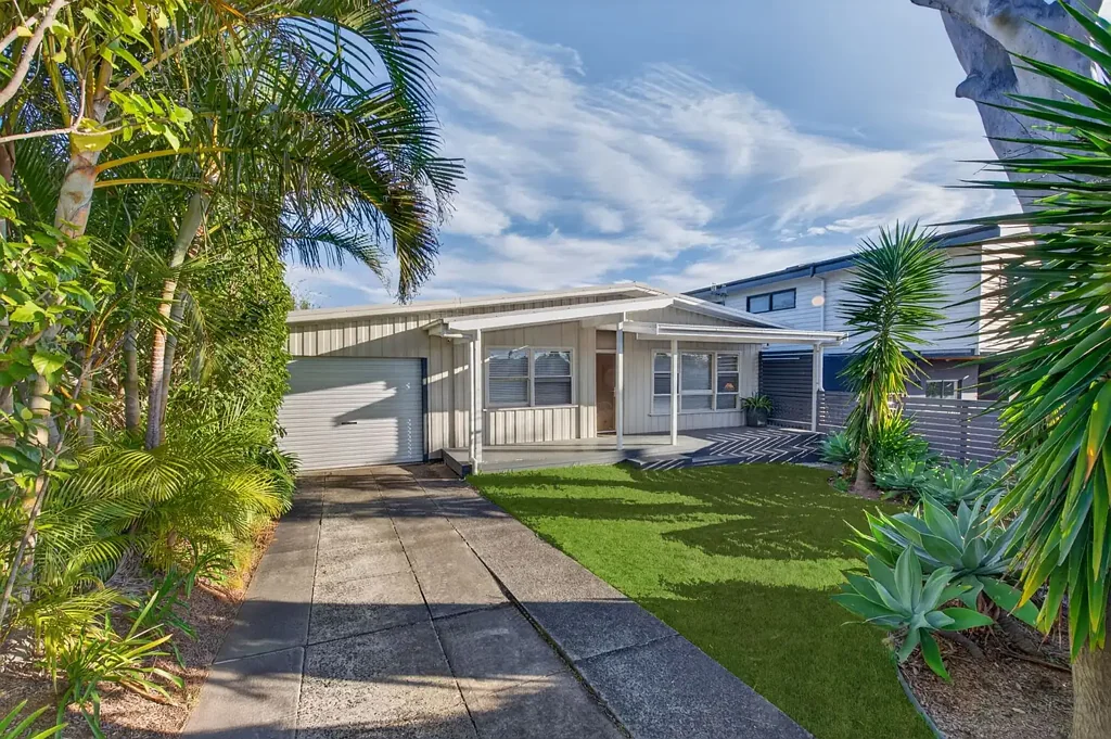 Long Jetty 5 Slaapkamer Fully Renovated Beach Cottage Plus Luxurious Granny Flat – Dual Income Or Extended Family Options