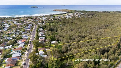 Sandy Beach 4chambre Versatile Coastal Acreage Just Moments from the Beach