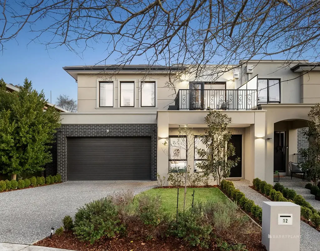 Templestowe Lower 4房 超现代设计 31平米居所 369平米土地 高品质装修 开放式空间 滑动门连接户外 展厅级厨房 双主卧配置 酒店式浴室 休闲阳台吧台 现代客厅 双车库 景观便利 The pinnacle of high-end low-maintenance living.