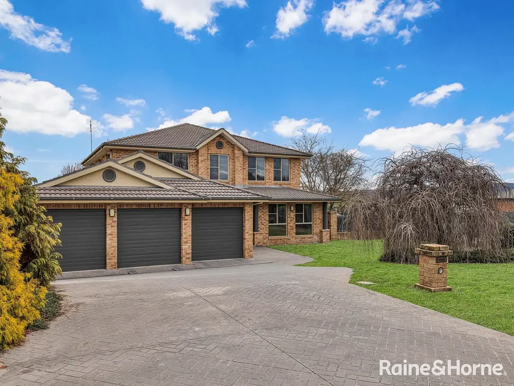 Abercrombie 5部屋 EXPANSIVE FAMILY LIVING WITH STUNNING VIEWS