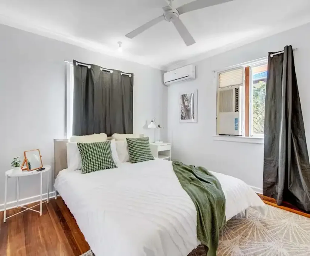 Charming furnished studio- All Bills Included!