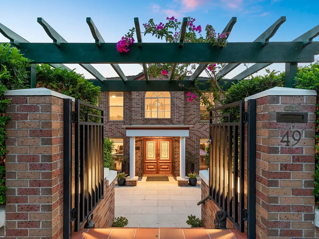 Carindale 5ห้องนอน GEORGIAN DESIGN HOME BUILT FOR FAMILIES - MADE FOR LIVING ON 729m2