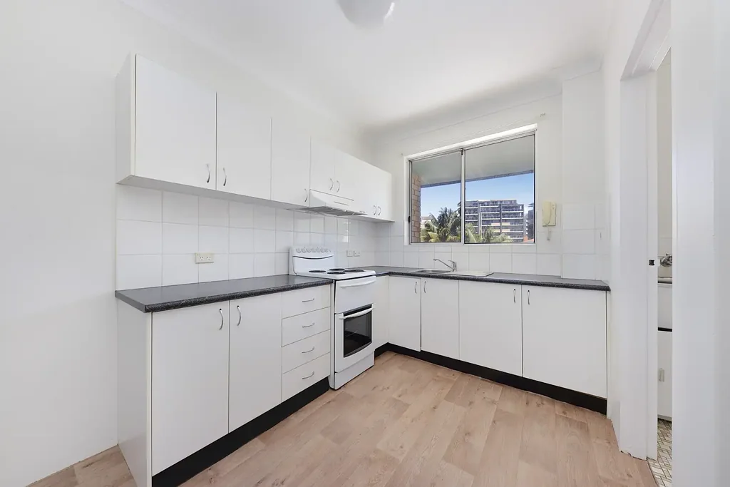 BRIGHT, SPACIOUS TWO BEDROOM UNIT IN GREAT LOCATION