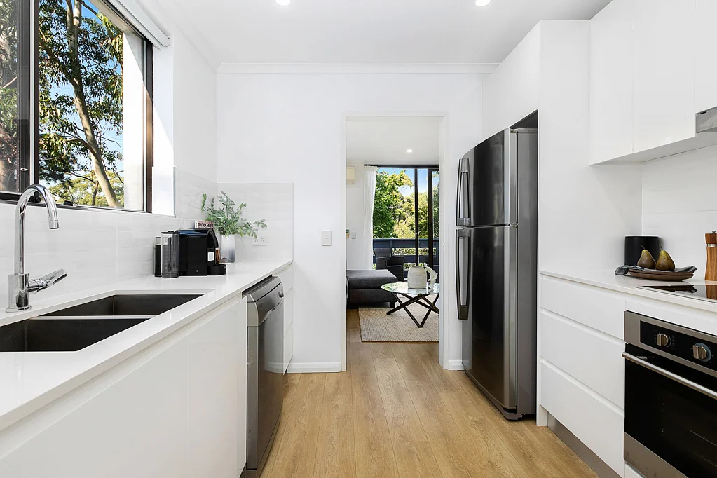 Beautifully Renovated Rear-of-block Apartment in an Ultra-convenient Location