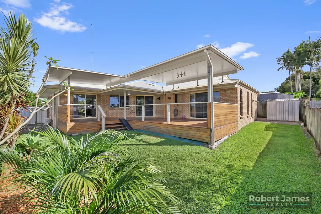 Tewantin 5房  GENEROUS SIZE HOME - OPTIONS FOR DUAL LIVING