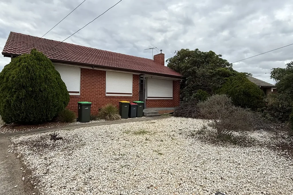 THIS PROPERTY FEATURES: