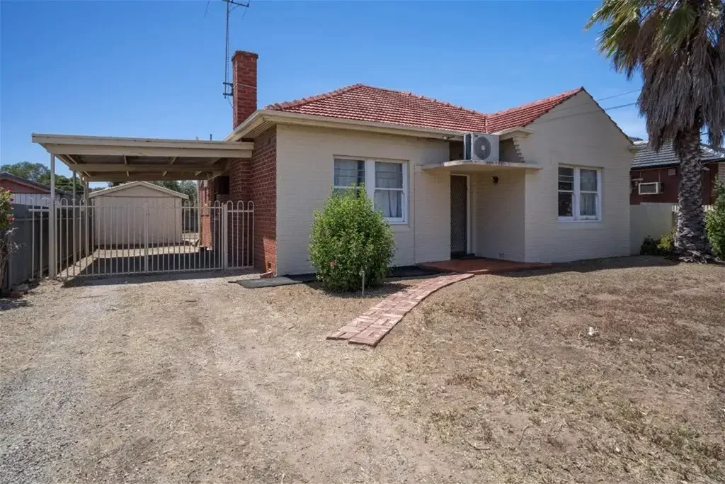 Traditional 1950's Home Convenient Location