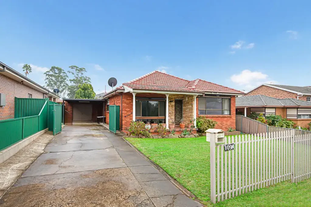 Greystanes 3Kwarto 556 Square Metre Block with Granny Flat or Duplex Potential (S.T.C.A.)