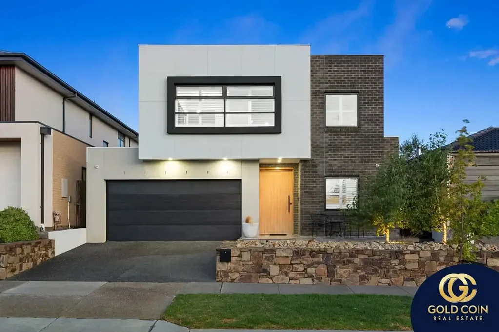 Clyde North 5ห้องนอน Berwick Waters Luxury – Designer Living with Heated Smart Pool - Private inspections available by appointment