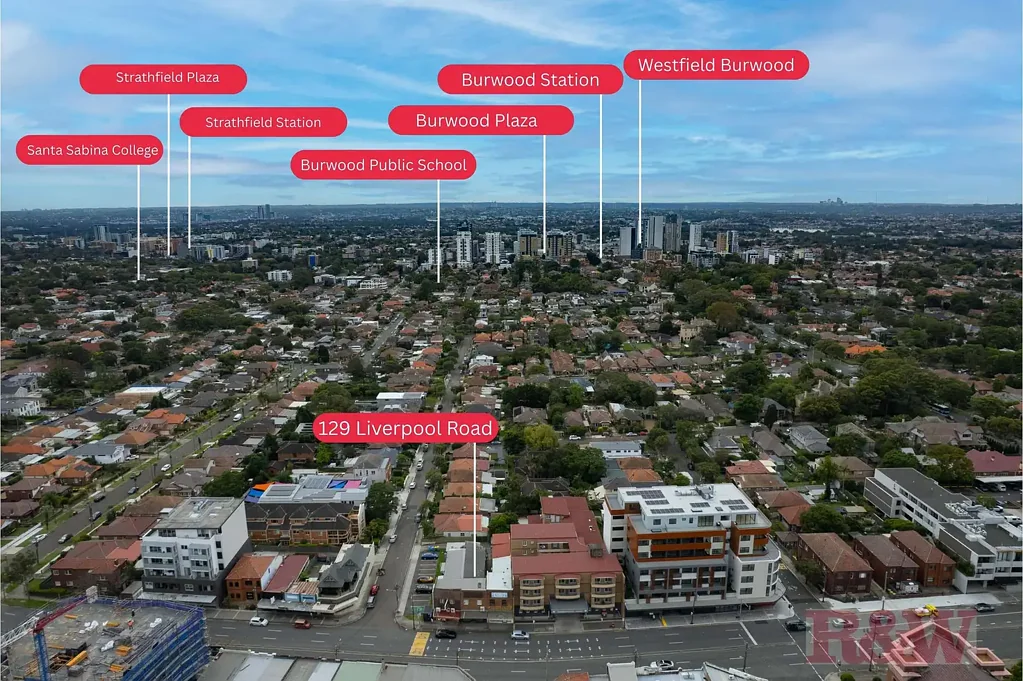 Burwood 5ਬੈੱਡਰੂਮ Rare Mixed-Use Opportunity - Shopfront + Two Spacious Apartments