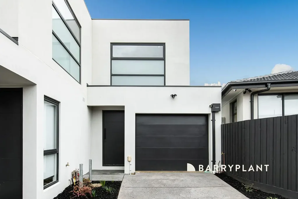 Narre Warren 2房 Narre Warren 中心地段的奢华、便利与生活方式 Luxury, Location & Lifestyle in the Heart of Narre Warren