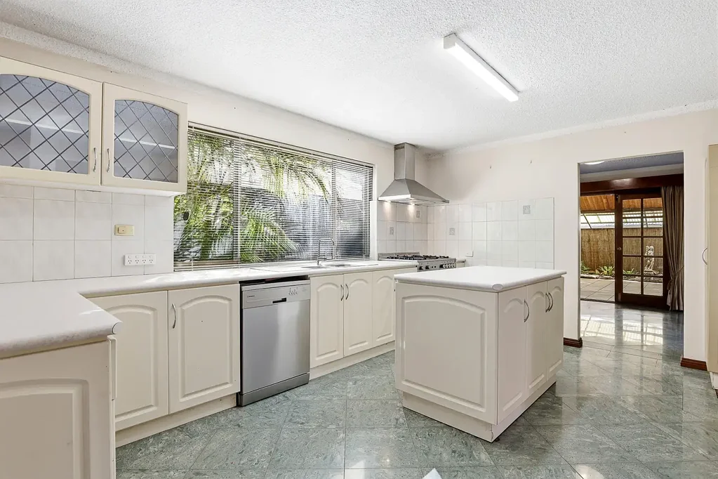 Warnbro 4Moenga Tudor Charm with Pool, Workshop & Side Access on 885m²