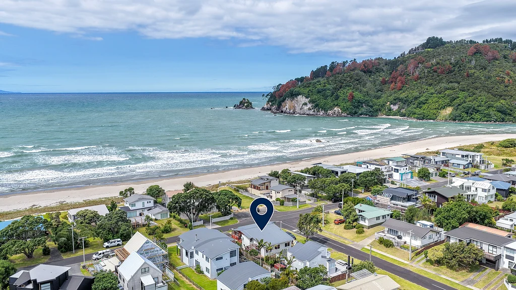 Whangamata 3غرفة نوم Landmark corner site metres from the sand