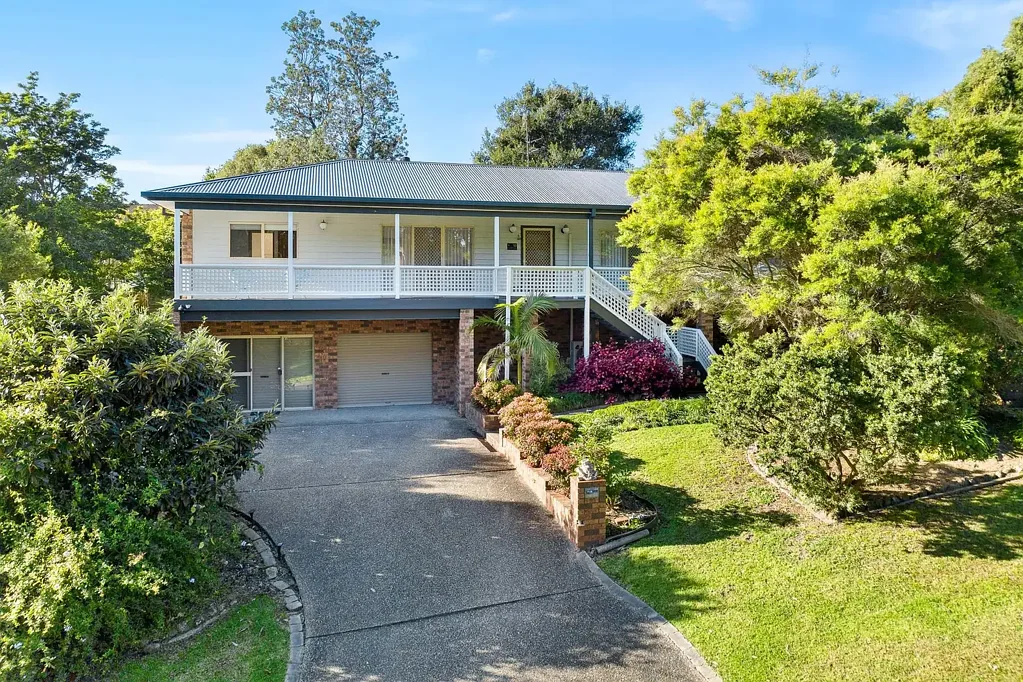 Malua Bay 4 Bedroom Expansive Coastal Living Just 400 Metres from the Beach