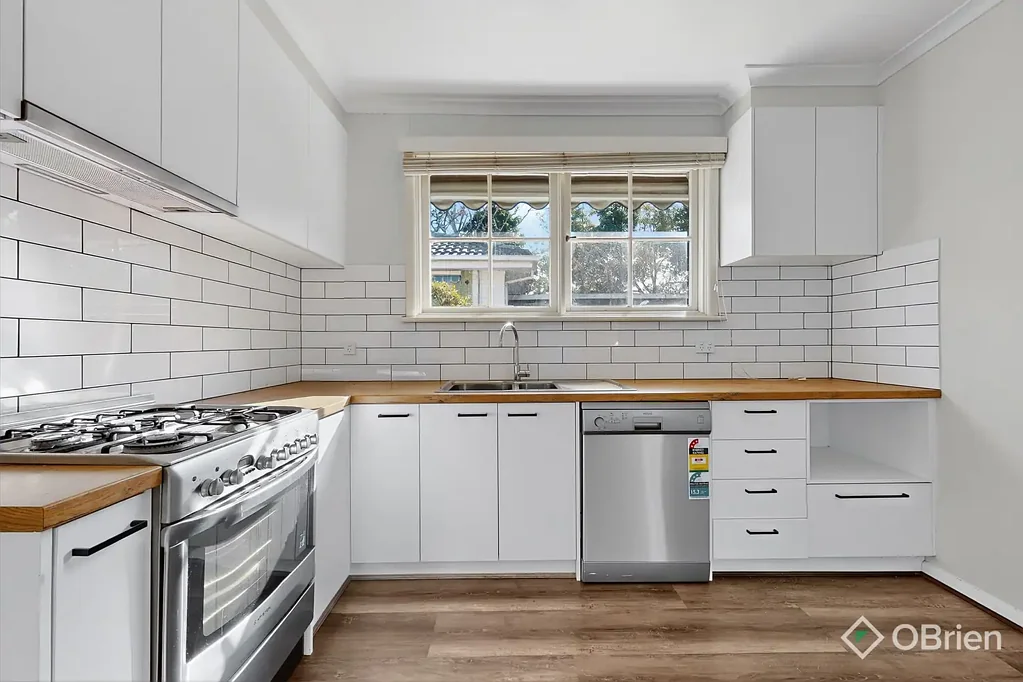 Charming 2-Bedroom Unit in the Heart of Oakleigh