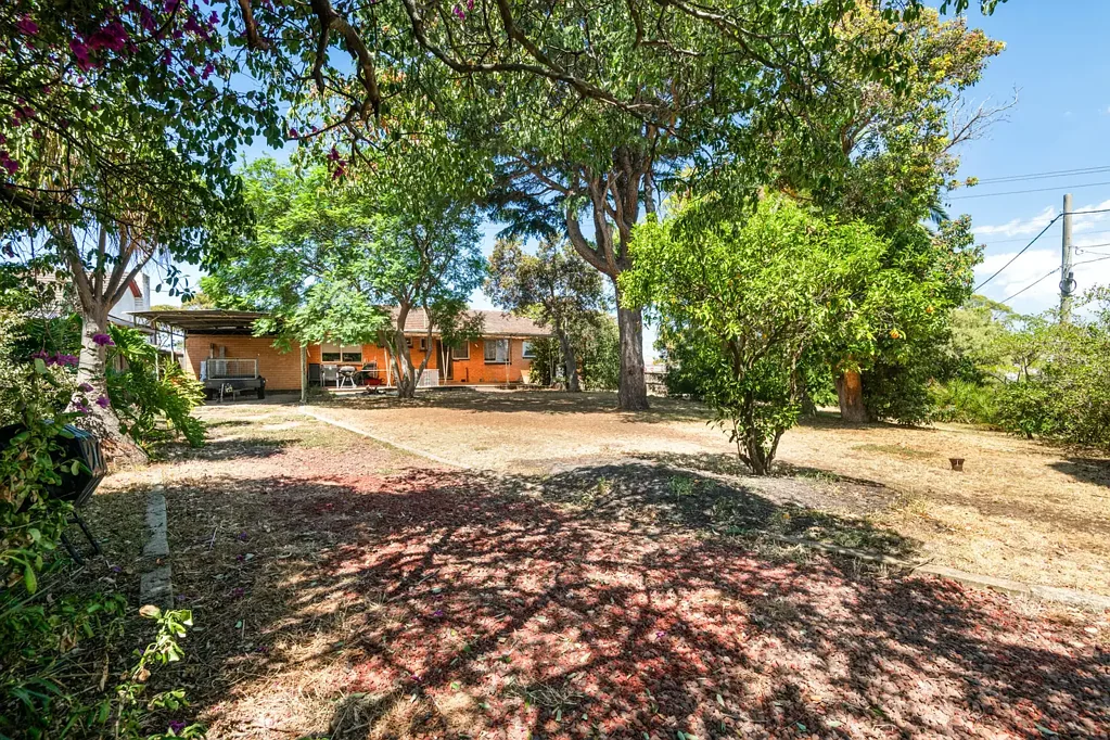 Corio 3 Slaapkamer A Landmark 1,164m² Corner Opportunity with Approved Permits for Six Townhouses