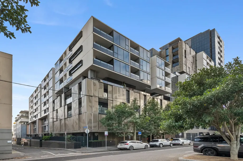 North Melbourne 2 Bedroom Low Maintenance & Luxury Living in the North