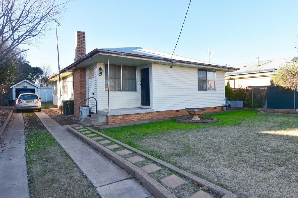 4 Clive Street, Wellington, NSW 2820