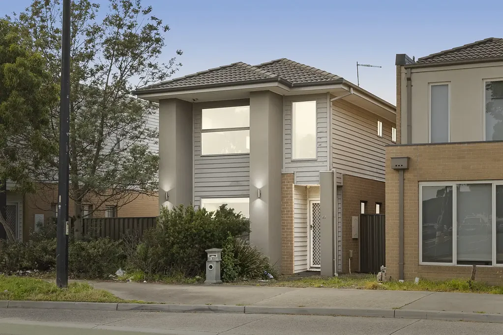 Craigieburn 3 Bedroom Refined Living in the Heart of Central Craigieburn