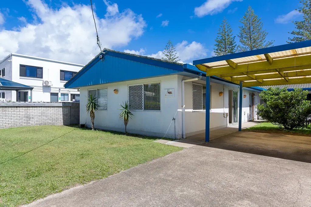 Two Bedroom Unit in Mermaid Beach - Just Minutes to the Surf!