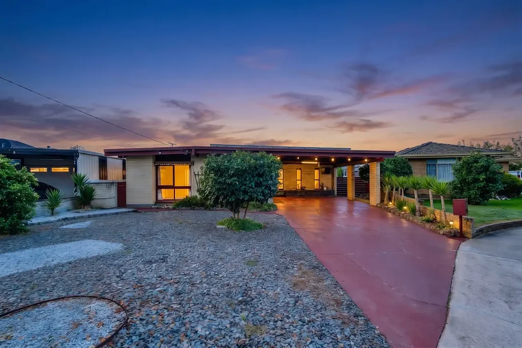 The Ultimate Entertainer: Sunken Bar, Soaring Ceilings, Vibrant Spaces & Solar panels