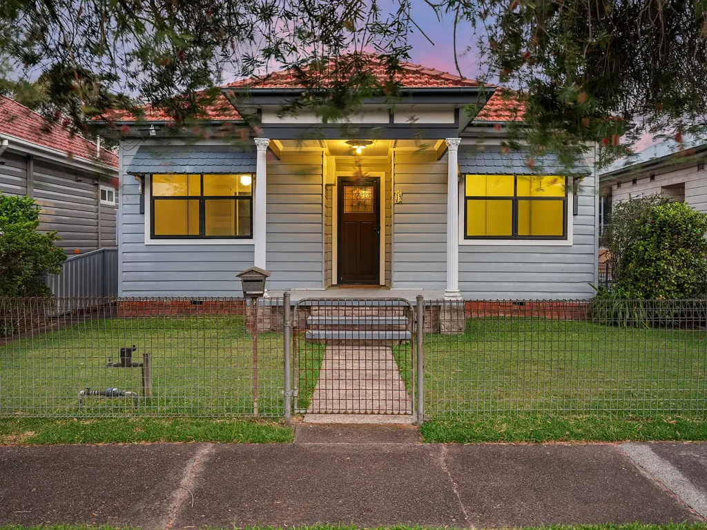 19 Phillips Street, Hamilton North, NSW 2292
