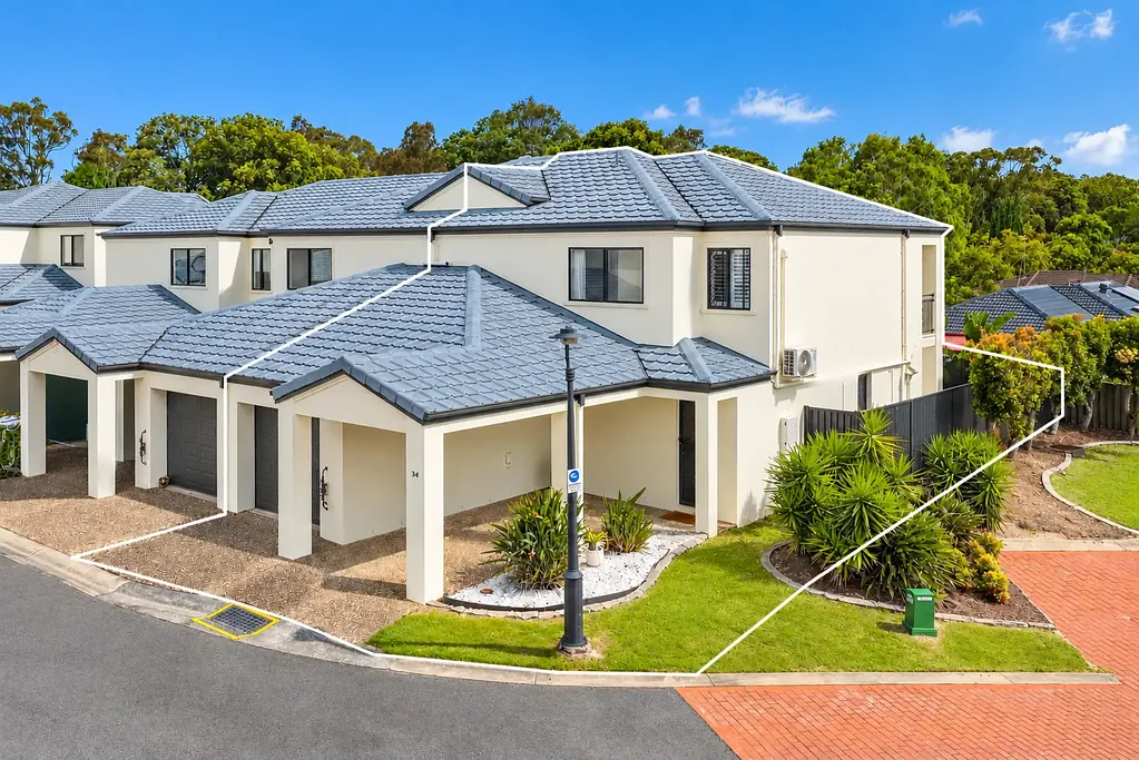 Robina 3ਬੈੱਡਰੂਮ Spacious End-Position Townhouse!