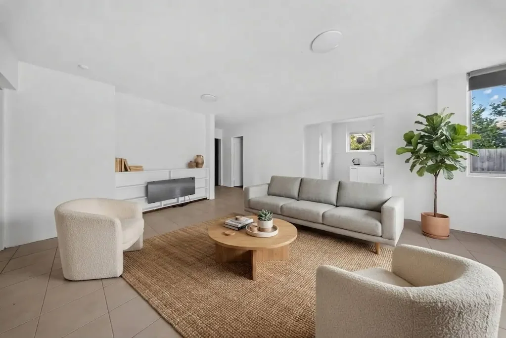 Freshly Renovated Ground Floor Apartment - Walk to Monash University!