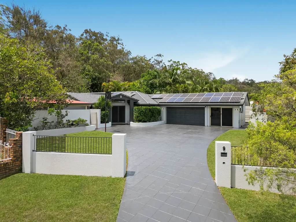 Parkwood 5房  Spacious Home with Dual Living Potential in a Quiet Cul-de-Sac