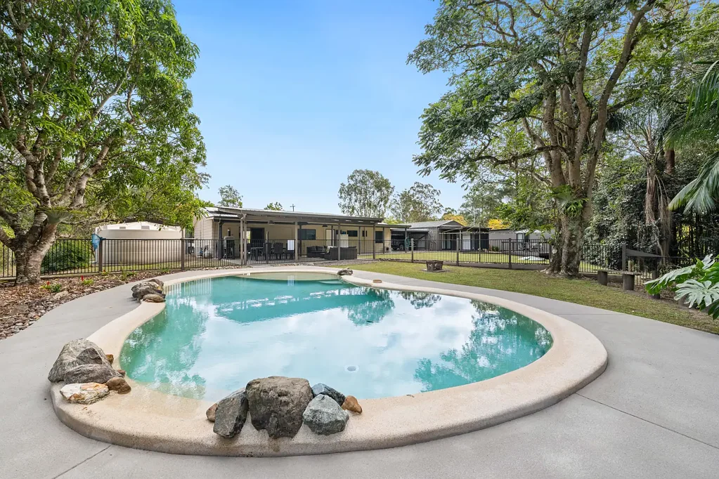 Landsborough 3房  Private Acreage Retreat with Pool, Sheds & Off-Grid Potential