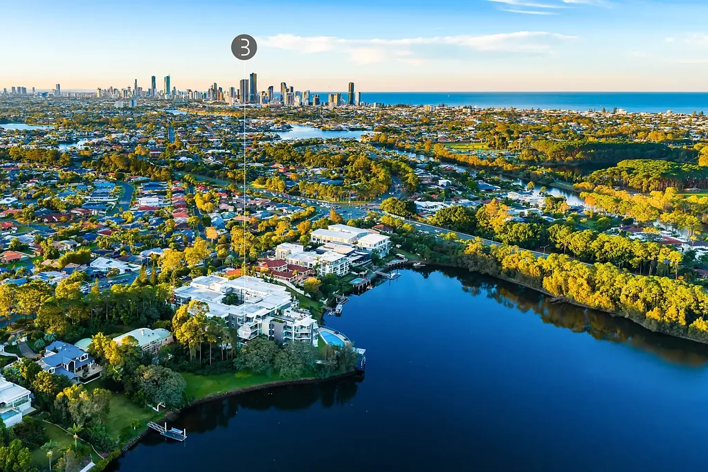 Robina 3Kwarto Resort-Style Living with Stunning Lake Views in the Heart of Robina