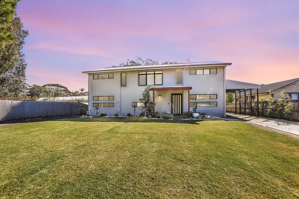 Tea Gardens 6Kwarto Stylish Family Entertainer on 1113m2 Block