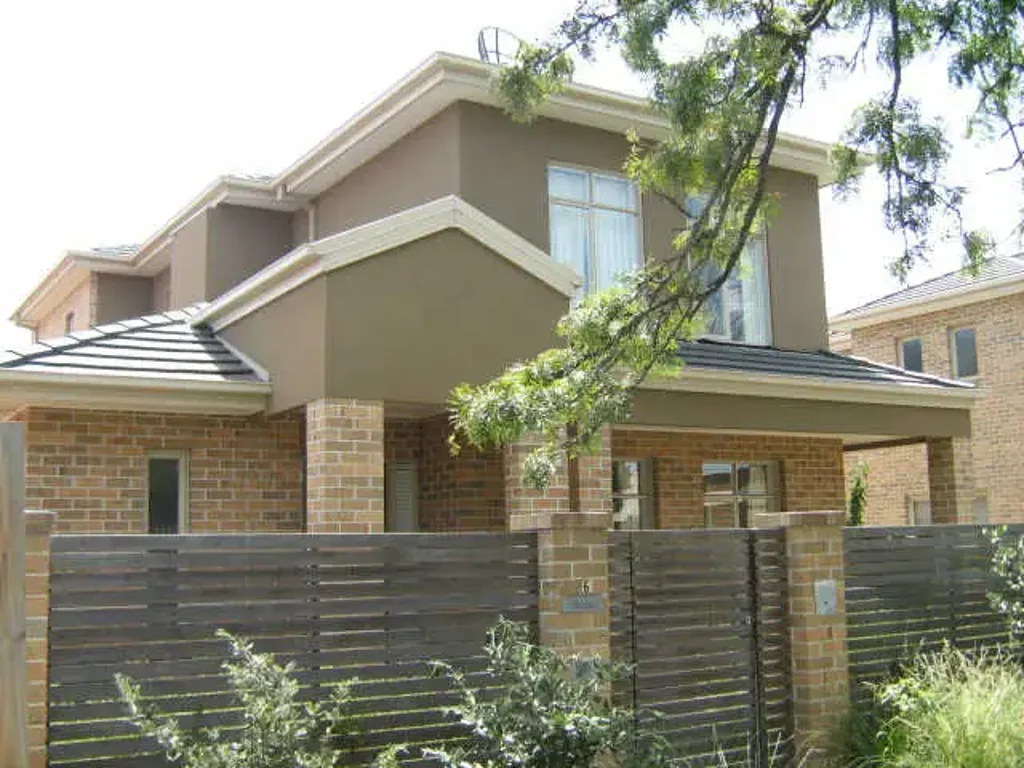 FAMILY TOWN HOUSE DELIGHT