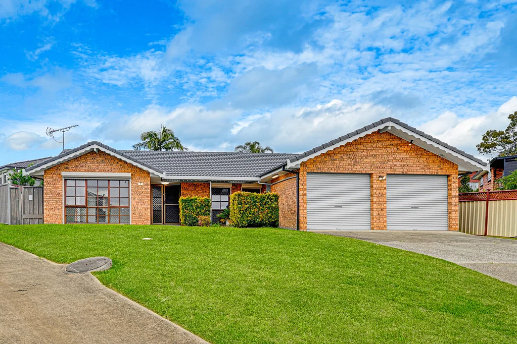 Spaciouis Four Bedroom Family Home In The Heart Of Casula!