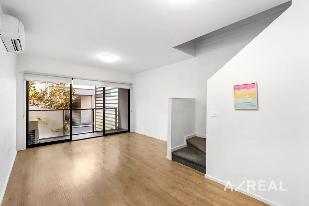 Light-Filled Living Opposite Peppercorn Park!