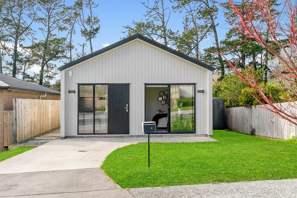 Helensville 4ห้องนอน Family Living with Rural Views