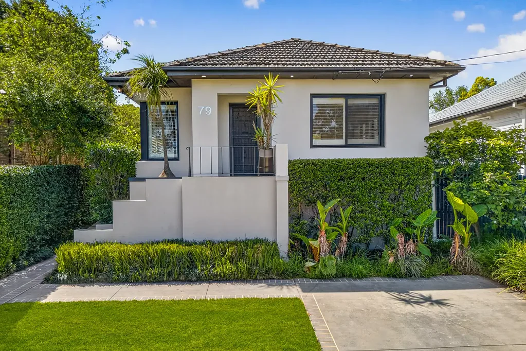 Rydalmere 3침실 Contemporary Family Haven with a Private Garden Escape and Potential Third Bedroom