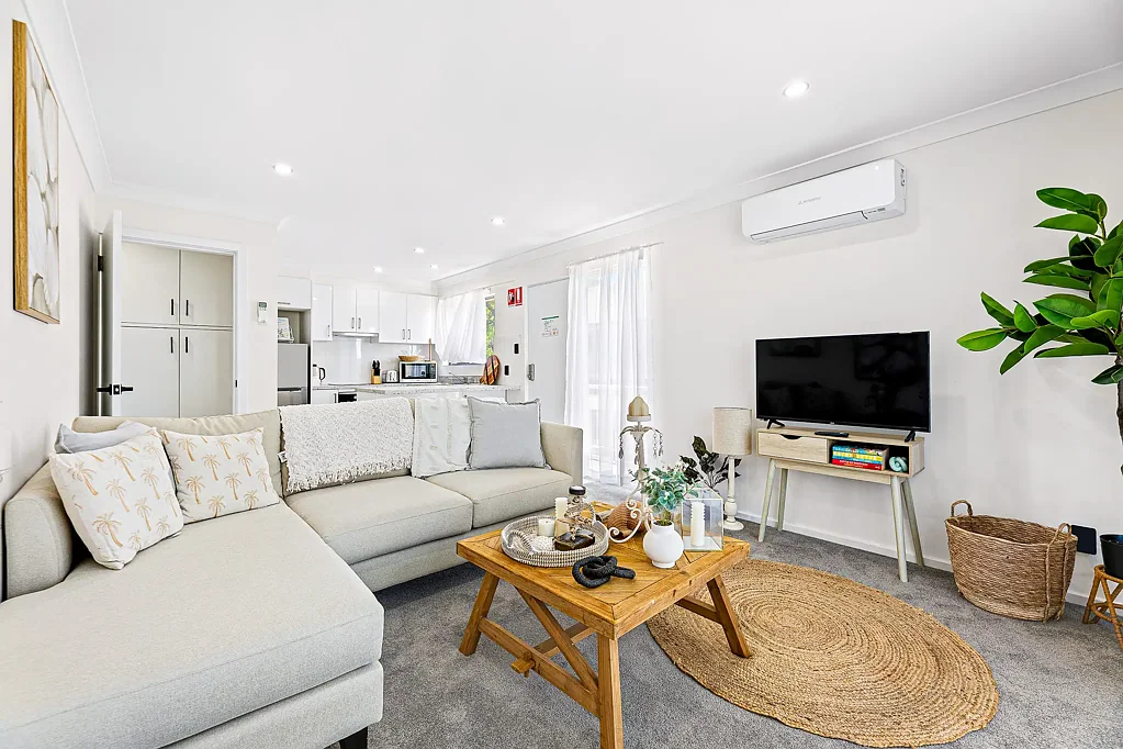 Cozy & Stylish Beachside Unit – Fully Furnished