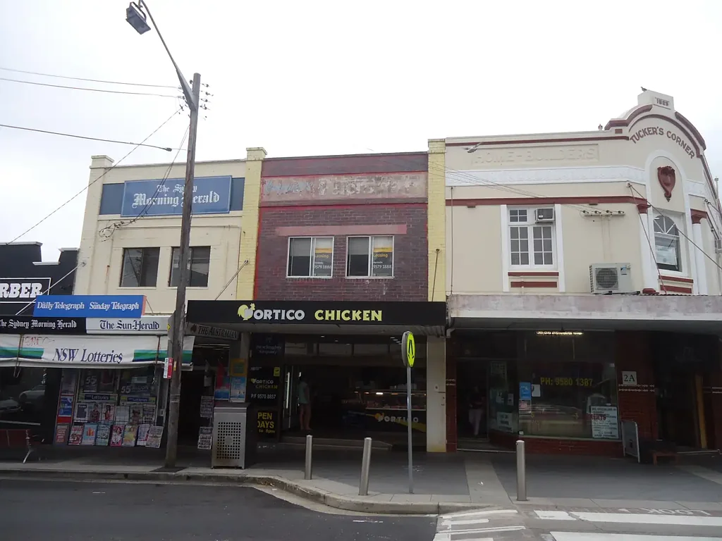 WALK TO STATION, SCHOOLS & SHOPS