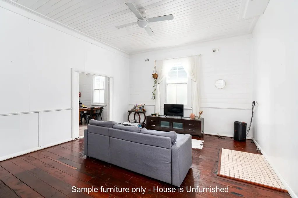 3 Bedroom House with common wall and yard