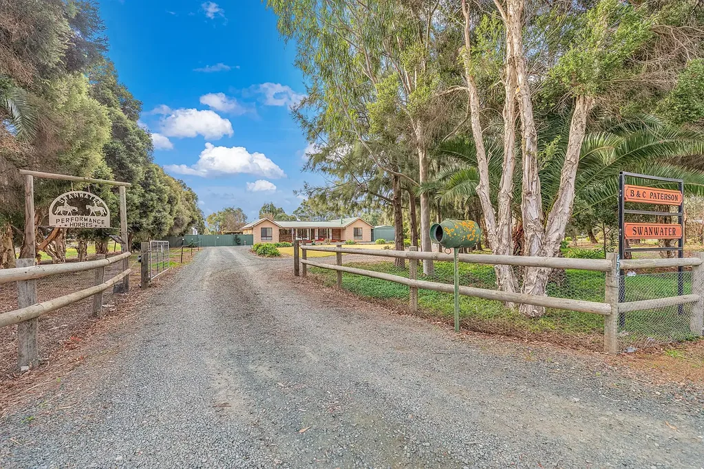 Kyabram Idyllic Rural Retreat: Modern Comfort Meets Equestrian Excellence