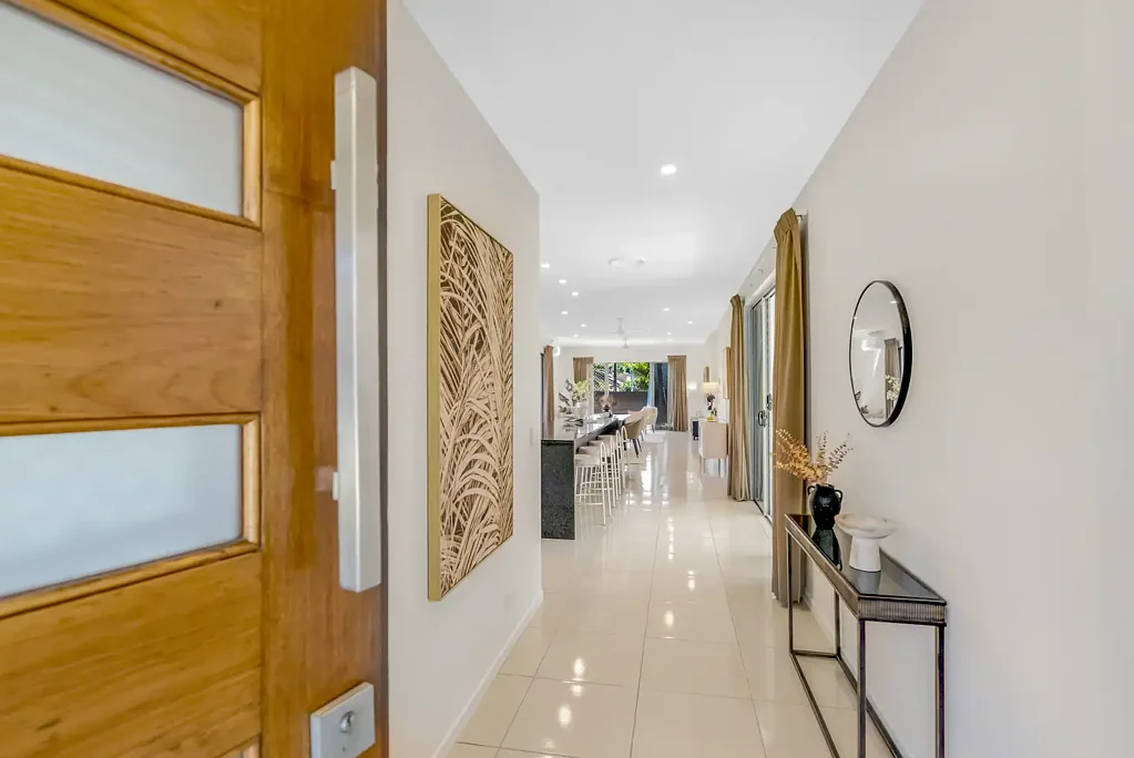 Kewarra Beach 3બેડરૂમ Freshly Updated Home | Light & Airy | Surrounded by Mountain Scenery