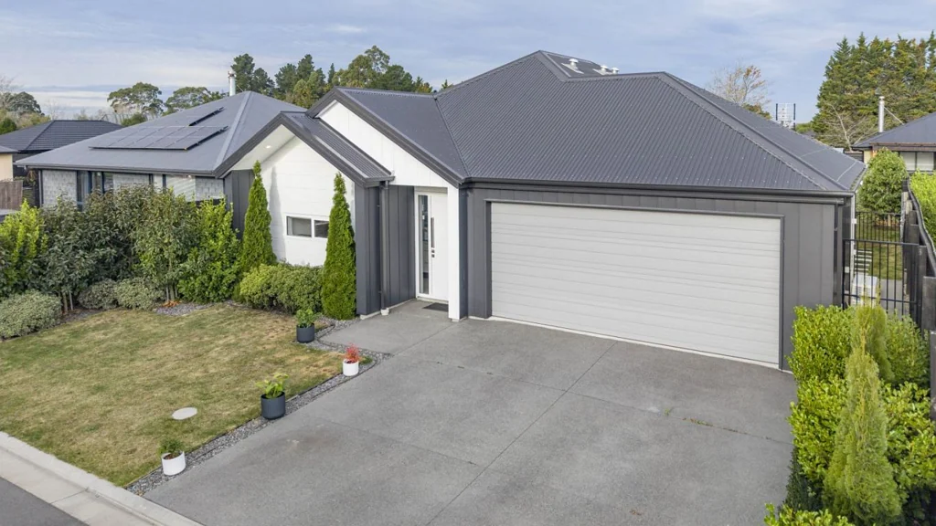 Rolleston 3ห้องนอน * UNDER OFFER * Will You Be Fast Enough for this Great Opportunity