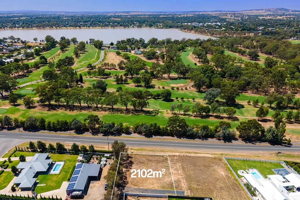 Springvale LIFESTYLE BLOCK 2102 m2 - TEE OFF FROM YOUR DOORSTEP!
