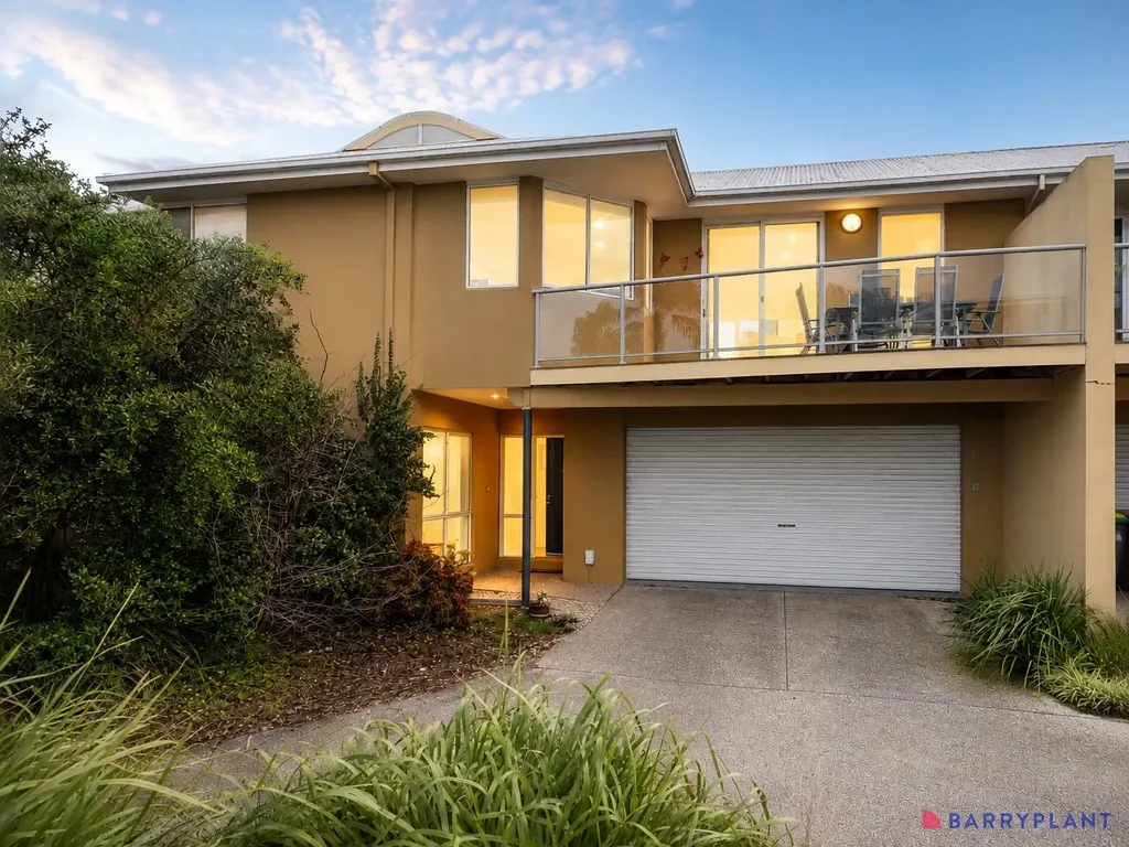 Inverloch 4Kwarto Stylish Coastal Townhouse – Luxury, Light & Lifestyle