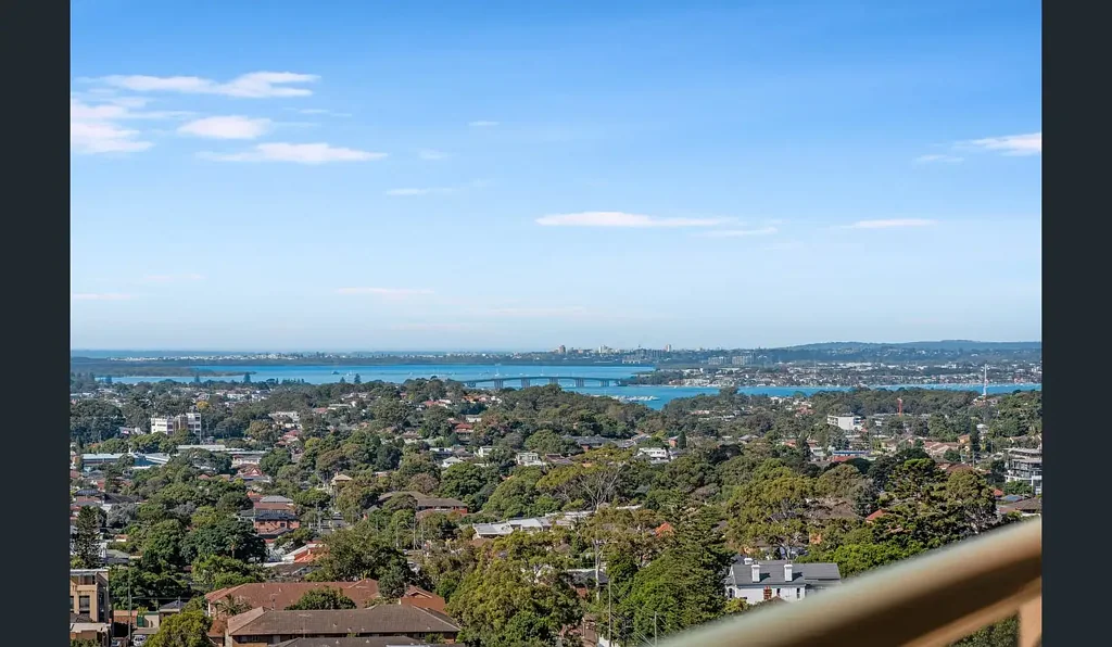One Bedroom Apartment with Spectacular City and Water Views
