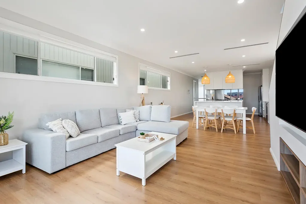 Warilla 4 Bedroom TRI-LEVEL LIVING WITH DUAL-LIVING FLEXIBILITY, MOMENTS FROM WARILLA BEACH