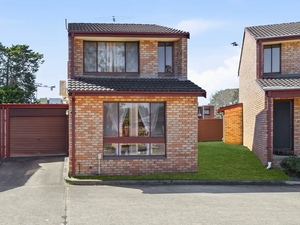 Ingleburn 2ਬੈੱਡਰੂਮ Practical Two-Bedroom Townhouse with Garage